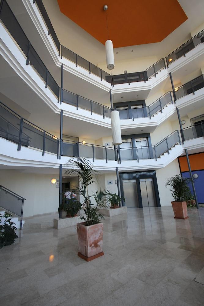 Apartamentos Vertice Sevilla Aljarafe Bormujos Exteriér fotografie