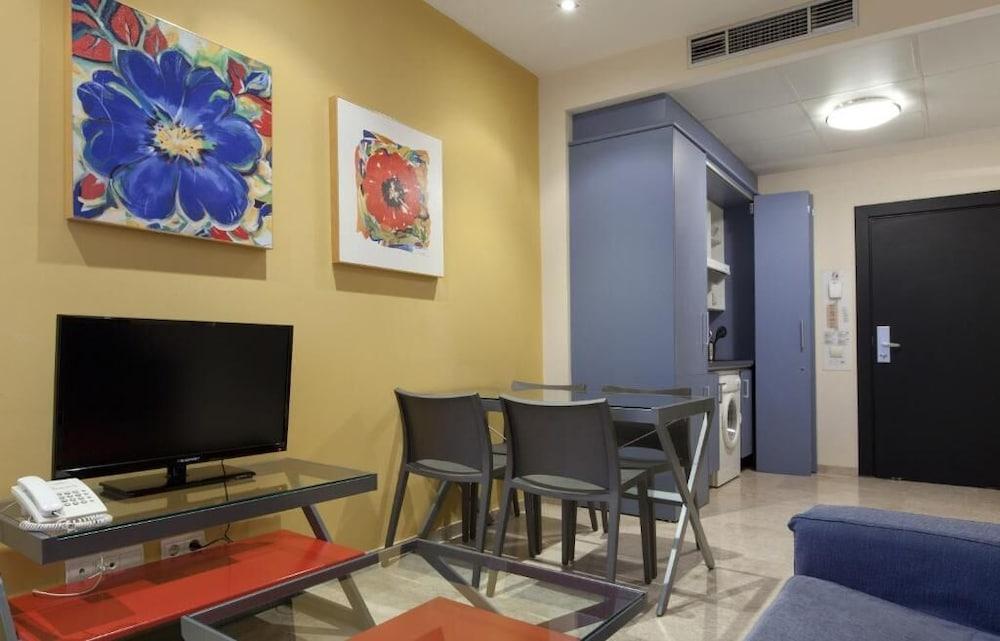 Apartamentos Vertice Sevilla Aljarafe Bormujos Exteriér fotografie